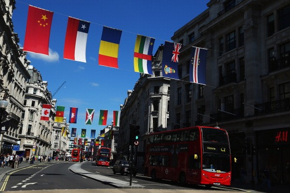 Đường phố London cũng dần nóng lên với không khí của Olympic 2012.